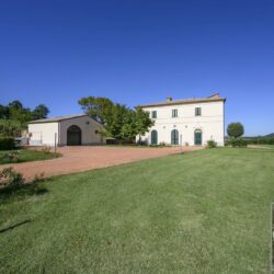 Beautiful Villa for sale near Montepulciano Tuscany (23)