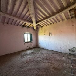 Farmhouse to restore near Lajatico Tuscany (1)