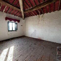Farmhouse to restore near Lajatico Tuscany (14)