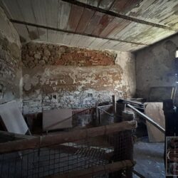 Farmhouse to restore near Lajatico Tuscany (16)