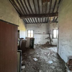 Farmhouse to restore near Lajatico Tuscany (8)