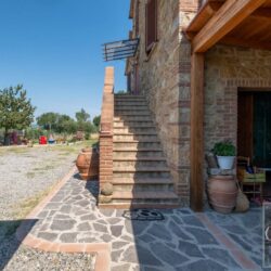 Farmhouse with pool for sale in Tuscany near Volterra (1)