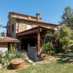 Farmhouse with pool for sale in Tuscany near Volterra (26)