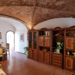 Volterra building for sale with 3 apartments and garden (1)
