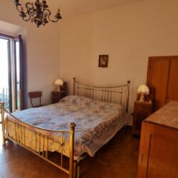 Volterra building for sale with 3 apartments and garden (15)