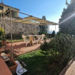 Volterra building for sale with 3 apartments and garden (3)