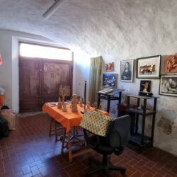 Volterra building for sale with 3 apartments and garden (7)