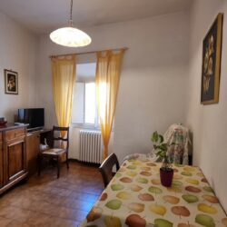 Volterra building for sale with 3 apartments and garden (8)