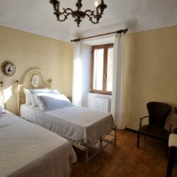 Volterra building for sale with 3 apartments and garden (9)