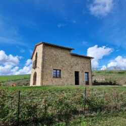 restored barn for sale near Volterra Tuscany (18)