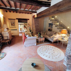 Farmhouse for sale with pool near Cortona, Tuscany (2)