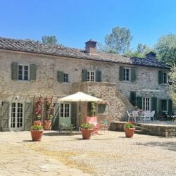 Farmhouse for sale with pool near Cortona, Tuscany (4)b