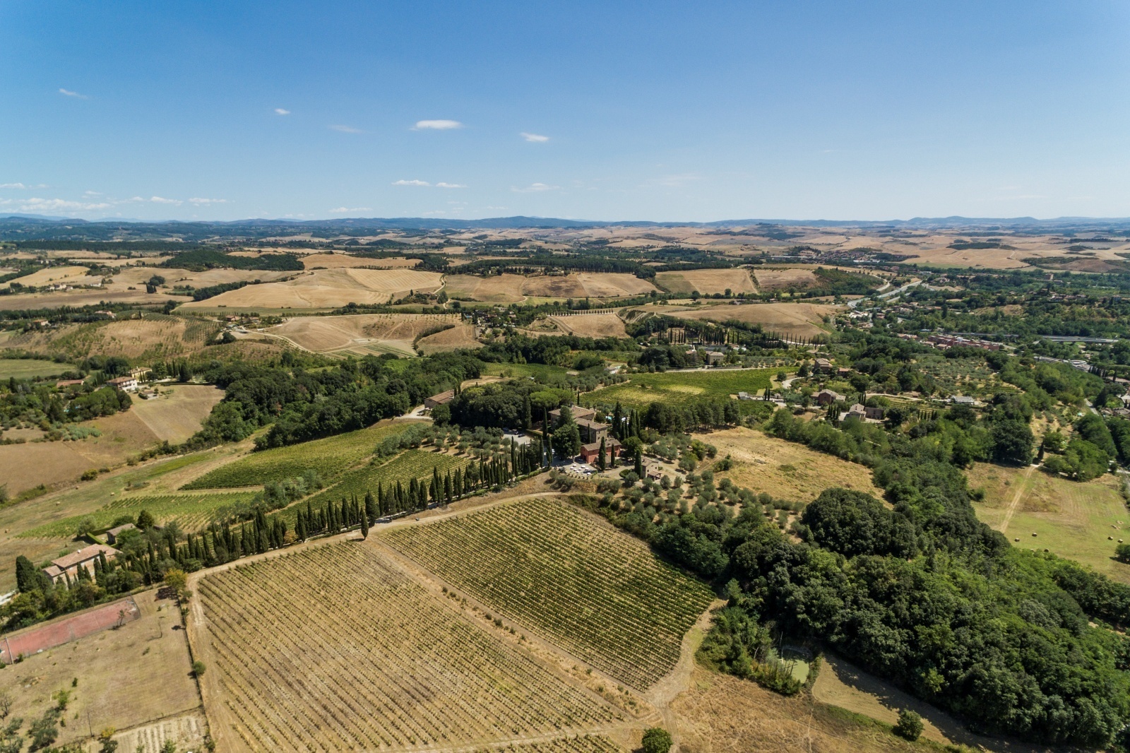 Wonderful Castle with Winery and Period Residence near Siena - Casa Tuscany