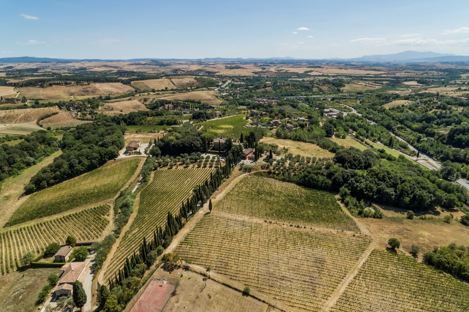 Wonderful Castle with Winery and Period Residence near Siena - Casa Tuscany