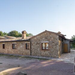 Property with Pool and annex for sale near Perugia Umbria Italy (43)