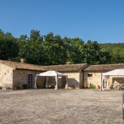 Property with Pool and annex for sale near Perugia Umbria Italy (6)