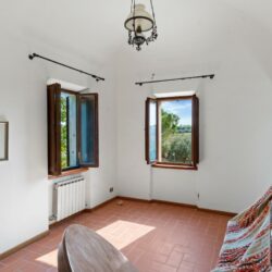 House with pool for sale near Lake Trasimeno Umbria (17)