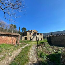Wonderful restoration property for sale near Cortona Tuscany (2)
