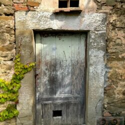 A characterful house for sale near Cortona in Tuscany (14)
