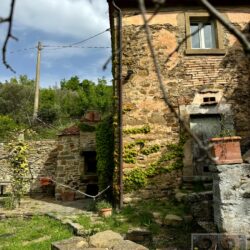 A characterful house for sale near Cortona in Tuscany (16)