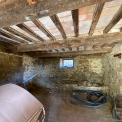 A characterful house for sale near Cortona in Tuscany (25)