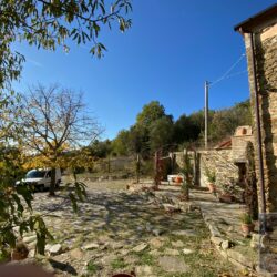 A characterful house for sale near Cortona in Tuscany (26)