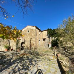 A characterful house for sale near Cortona in Tuscany (44)