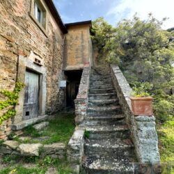 A characterful house for sale near Cortona in Tuscany (9)