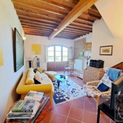 Apartment with pool for sale near Volterra Tuscany (12)