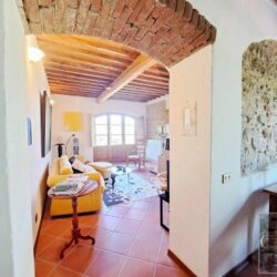 Apartment with pool for sale near Volterra Tuscany (14)