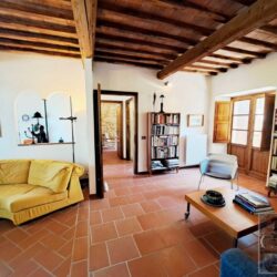 Apartment with pool for sale near Volterra Tuscany (29)