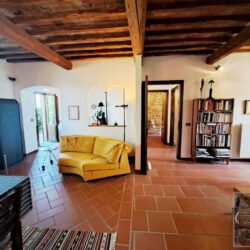 Apartment with pool for sale near Volterra Tuscany (30)