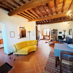 Apartment with pool for sale near Volterra Tuscany (31)