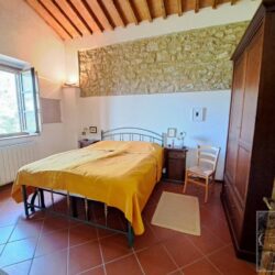 Apartment with pool for sale near Volterra Tuscany (34)