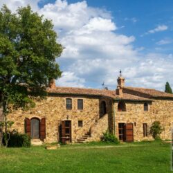 Beautiful Tuscan Farmhouse for sale near the coast with pool and apartments (14)