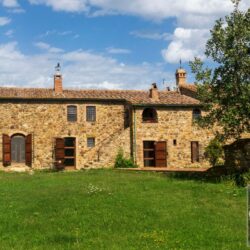 Beautiful Tuscan Farmhouse for sale near the coast with pool and apartments (17)