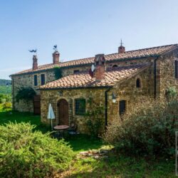 Beautiful Tuscan Farmhouse for sale near the coast with pool and apartments (20)