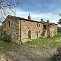Beautiful Tuscan Farmhouse for sale near the coast with pool and apartments (7)