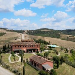 Detached apartment with shared pool on a complex near Castelfalfi golf course in Tuscany (1)