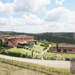 Detached apartment with shared pool on a complex near Castelfalfi golf course in Tuscany (12)