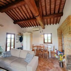 Detached apartment with shared pool on a complex near Castelfalfi golf course in Tuscany (21)