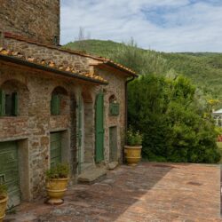 A beautiful Tuscan Farmhouse for sale with Greenhouse near Arezzo (11)