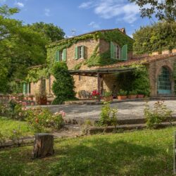 A beautiful Tuscan Farmhouse for sale with Greenhouse near Arezzo (20)