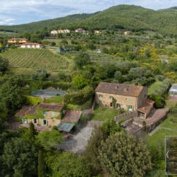 A beautiful Tuscan Farmhouse for sale with Greenhouse near Arezzo (22)