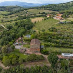 A beautiful Tuscan Farmhouse for sale with Greenhouse near Arezzo (24)