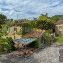 A beautiful Tuscan Farmhouse for sale with Greenhouse near Arezzo (26)