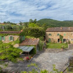 A beautiful Tuscan Farmhouse for sale with Greenhouse near Arezzo (27)