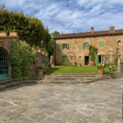 A beautiful Tuscan Farmhouse for sale with Greenhouse near Arezzo (3)