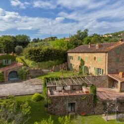 A beautiful Tuscan Farmhouse for sale with Greenhouse near Arezzo (30)