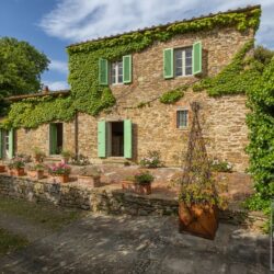 A beautiful Tuscan Farmhouse for sale with Greenhouse near Arezzo (5)